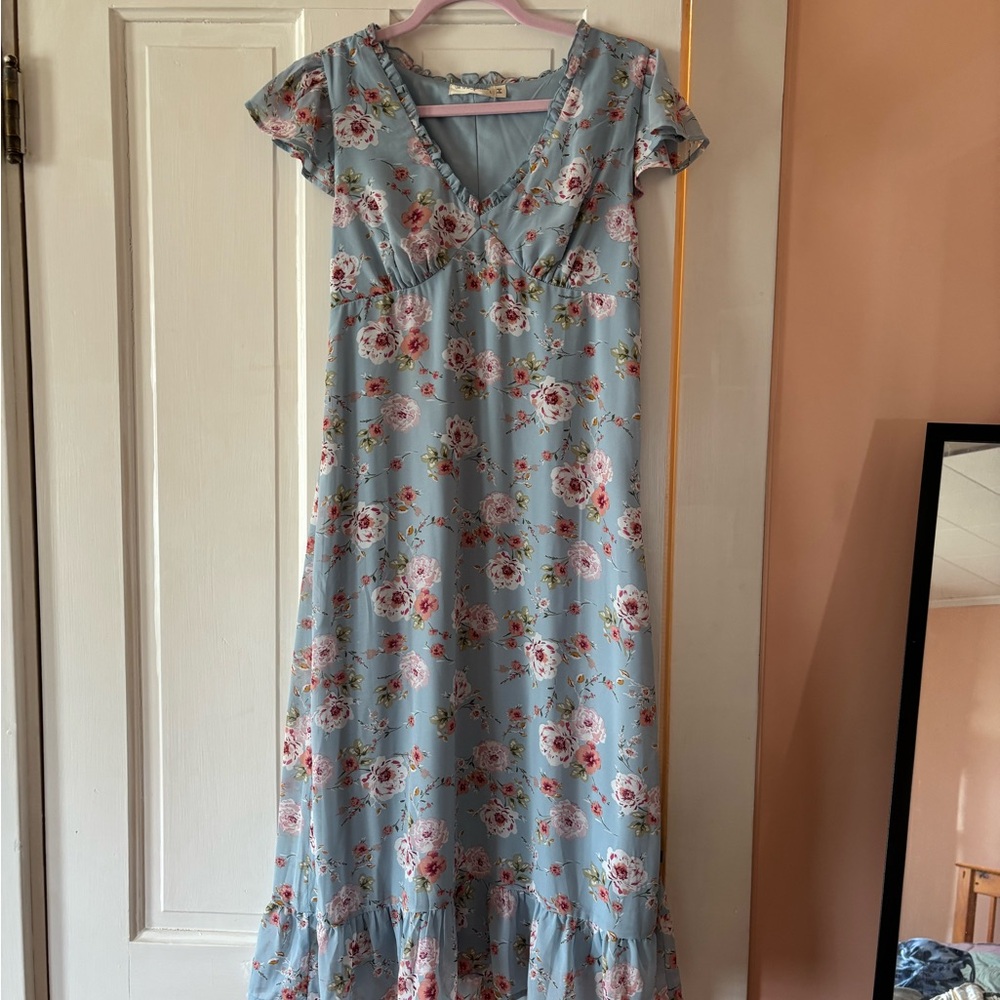 Chic Floral Maxi Dress in Light Blue